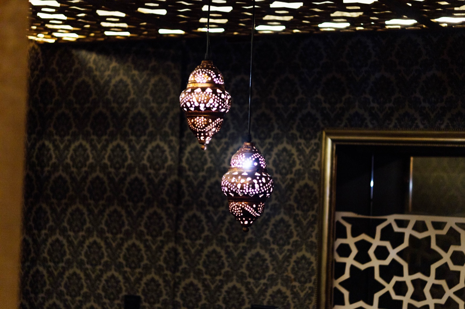 Orijentalne lampe u Dibek kafani